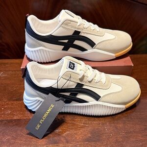De Florance Women's Size 9 Athletic Shoes - Black and White